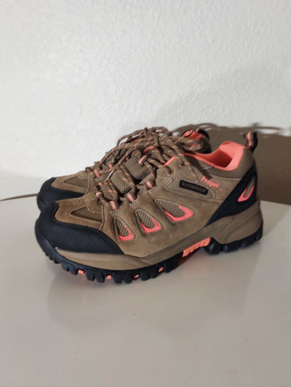 Propet Ridge Walker Brown/Coral Suede Low Top Outdoor Hiking Shoes WM Sz 9 D (W)